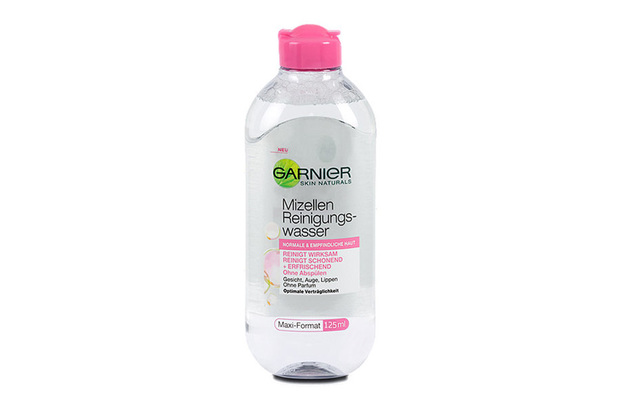 Bài viết về cách chăm sóc da đúng cách trong ngày Tết, chia sẻ bí quyết hiệu quả để giữ gìn làn da khỏe mạnh và tươi sáng giữa những ngày lễ ăn uống và thức khuya.