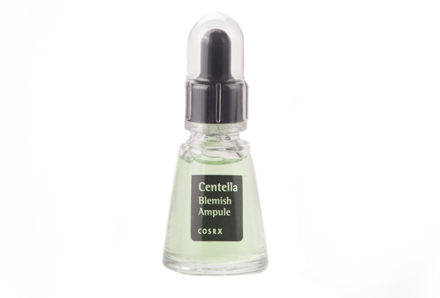 Serum Centella Blemish Ampule nổi tiếng của COSRX, một trong các lựa chọn hàng đầu trong danh sách serum và treatment 2016, giúp làm giảm mụn và cải thiện tình trạng da. Khám phá các sản phẩm serum và essence yêu thích nhất năm 2016.