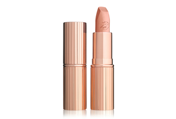 Khám phá sắc son nude từ A - Z, một màu son đẹp nhưng khó chọn. Tìm hiểu cách chọn son nude phù hợp cho từng tone da và kết hợp trang điểm với GWP Vietnam, GWP Lixibox để hoàn thiện phong cách.