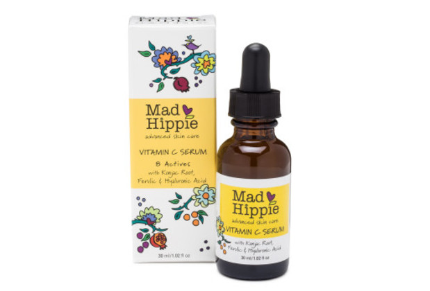 Tiêu đề bài báo "BEST CHOICES 2016 - SERUM & ESSENCE & TREATMENT YÊU THÍCH NHẤT 2016" giới thiệu các loại serum, essence và treatment phổ biến nhất trong năm 2016, bao gồm sản phẩm Vitamin C Serum của Mad Hippie, nổi bật với 8 hoạt chất như rễ gừng, acid ferulic và hyaluronic.